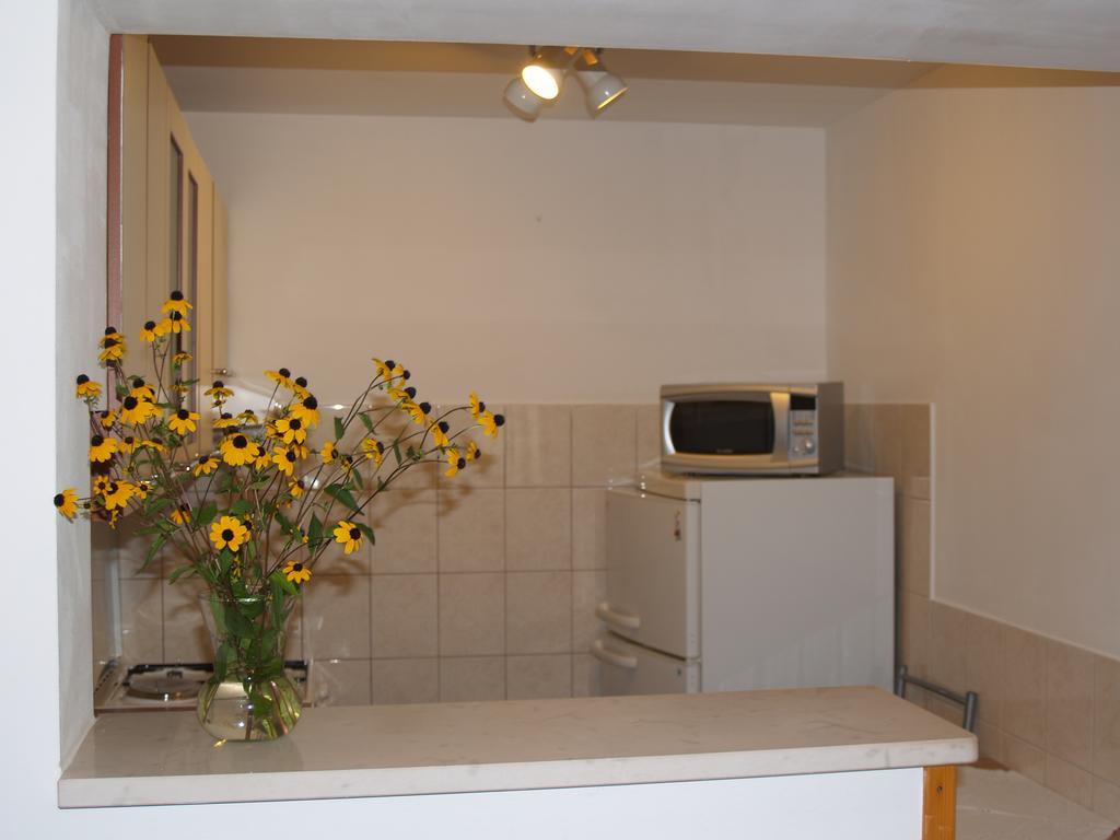 Apartments Pharia Jelsa  Rum bild