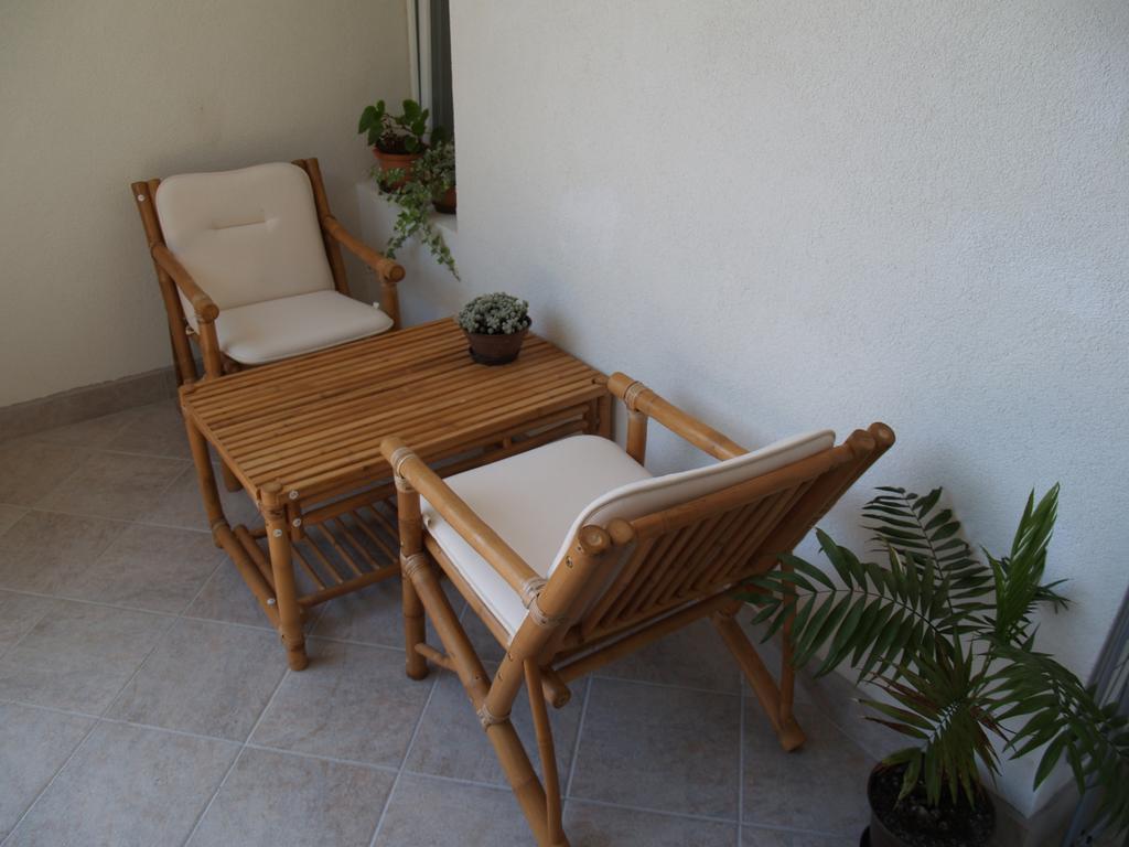 Apartments Pharia Jelsa  Rum bild