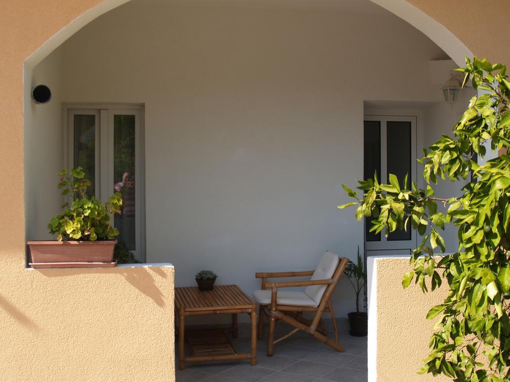 Apartments Pharia Jelsa  Rum bild